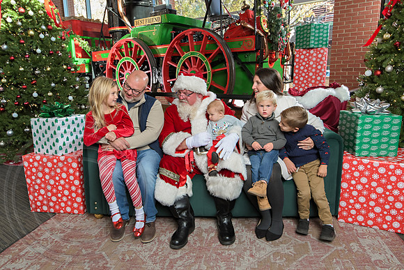 The Charleston Santa 2024-Dec7-1401