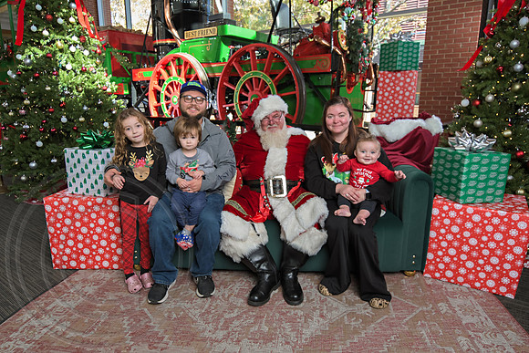 The Charleston Santa 2024-Nov30-0609