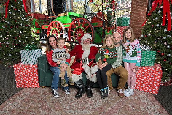 The Charleston Santa 2024-Nov30-0644