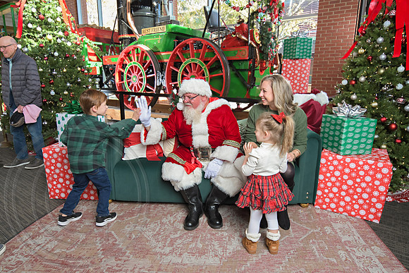 The Charleston Santa 2024-Nov30-0559