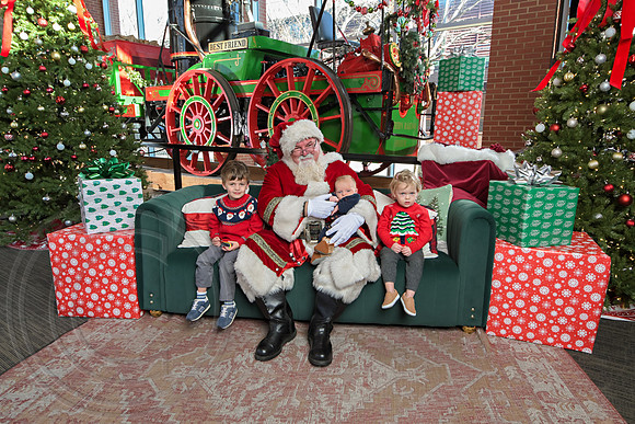 The Charleston Santa 2024-Dec22-3724