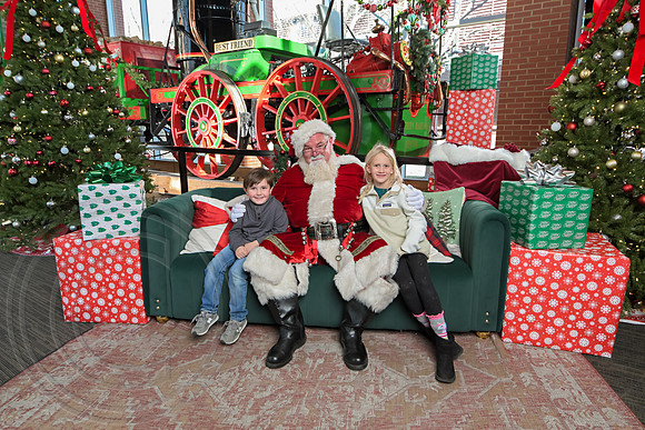 The Charleston Santa 2024-Dec22-3834