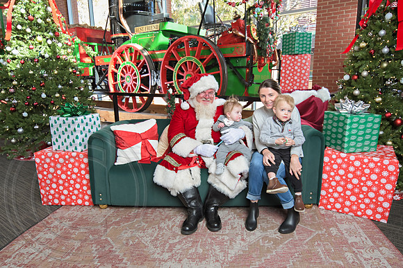 The Charleston Santa 2024-Nov30-0582