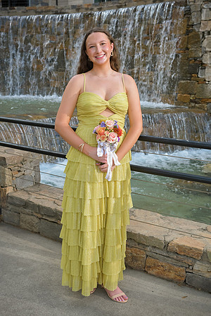 RKPhoto-2024-FallsPark-PromPics-104