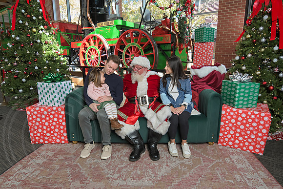 The Charleston Santa 2024-Nov30-0623