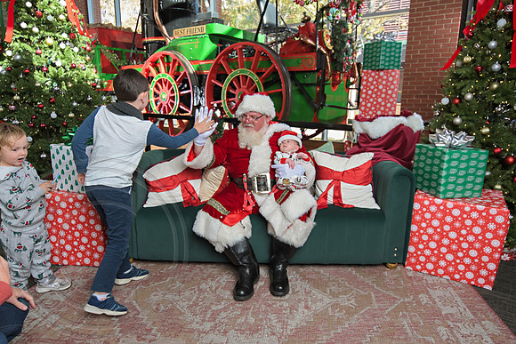 The Charleston Santa 2024-Nov30-0601