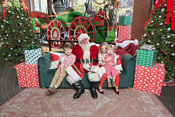 The Charleston Santa 2024-Dec1-0887