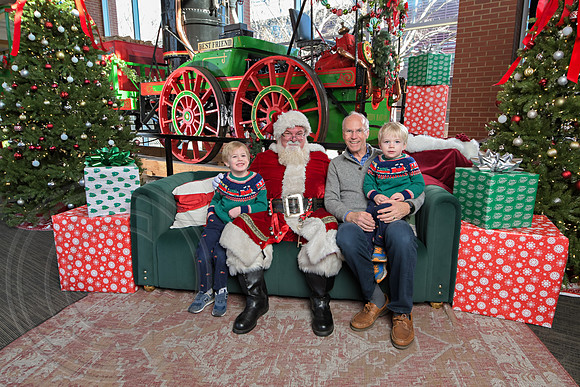 The Charleston Santa 2024-Dec22-3709