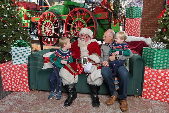 The Charleston Santa 2024-Dec22-3710
