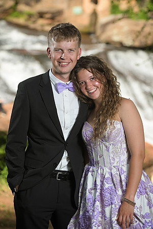 RKPhoto-2024-FallsPark-PromPics-14