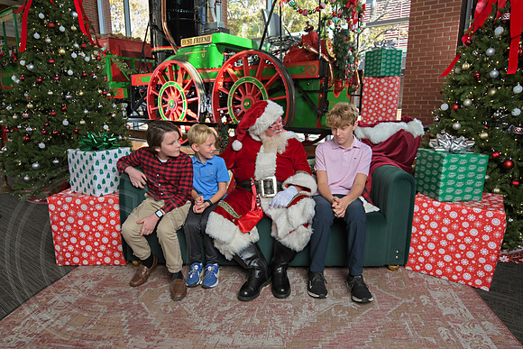 The Charleston Santa 2024-Nov30-0663