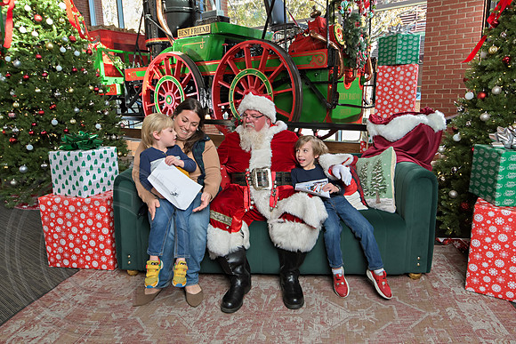 The Charleston Santa 2024-Dec7-1424