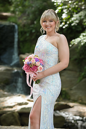 RKPhoto-2024-FallsPark-PromPics-19