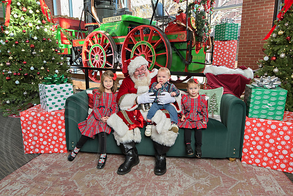 The Charleston Santa 2024-Dec15-2866