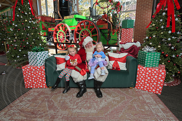 The Charleston Santa 2024-Nov30-0648