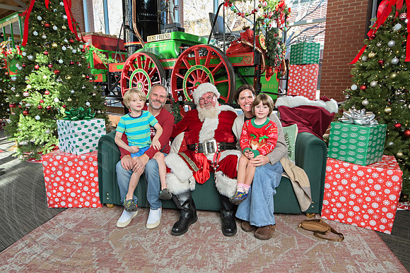 The Charleston Santa 2024-Dec14-2608