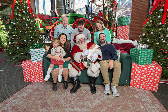 The Charleston Santa 2024-Dec22-3688