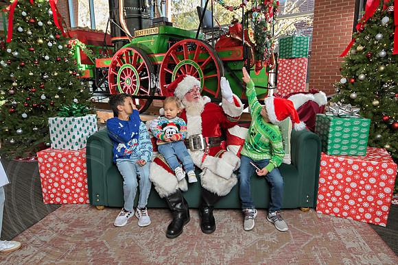 The Charleston Santa 2024-Dec7-1336