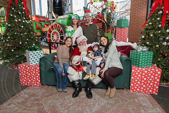 The Charleston Santa 2024-Dec22-3966