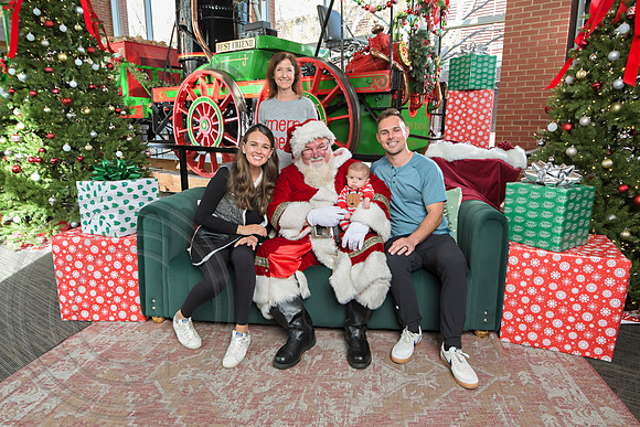 The Charleston Santa 2024-Dec15-3000