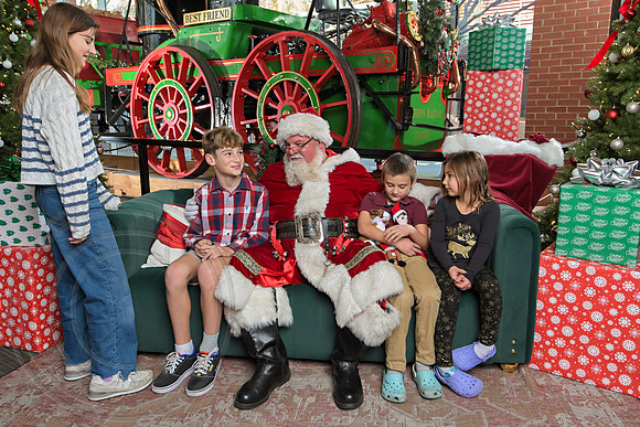 The Charleston Santa 2024-Dec15-3128