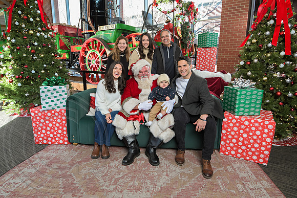 The Charleston Santa 2024-Dec22-3897