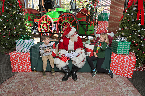 The Charleston Santa 2024-Nov30-0646