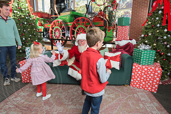 The Charleston Santa 2024-Nov30-0541