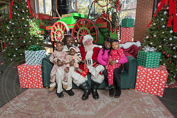 The Charleston Santa 2024-Nov30-0626