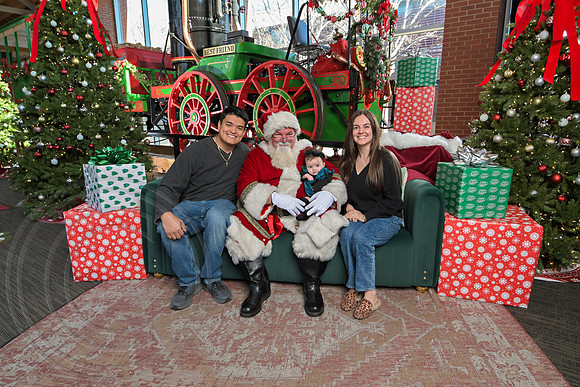 The Charleston Santa 2024-Dec22-3678