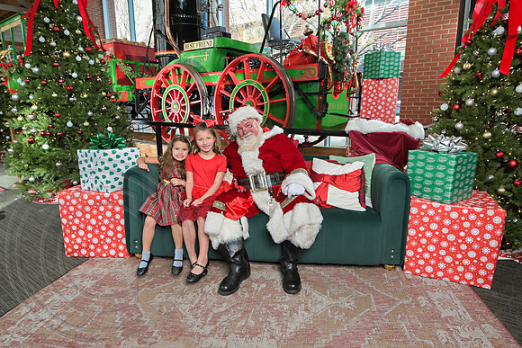 The Charleston Santa 2024-Dec15-2994