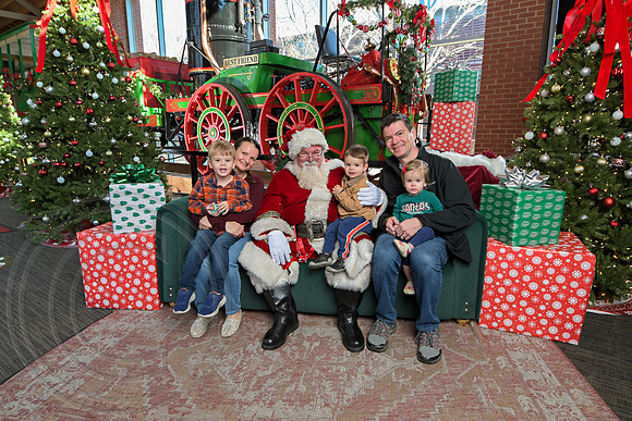 The Charleston Santa 2024-Dec22-3706