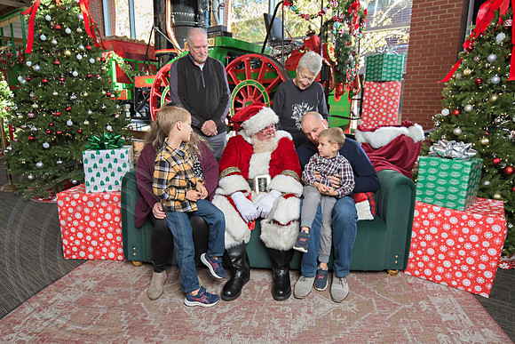 The Charleston Santa 2024-Dec1-0865