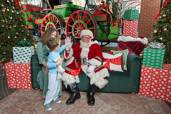 The Charleston Santa 2024-Dec15-3151