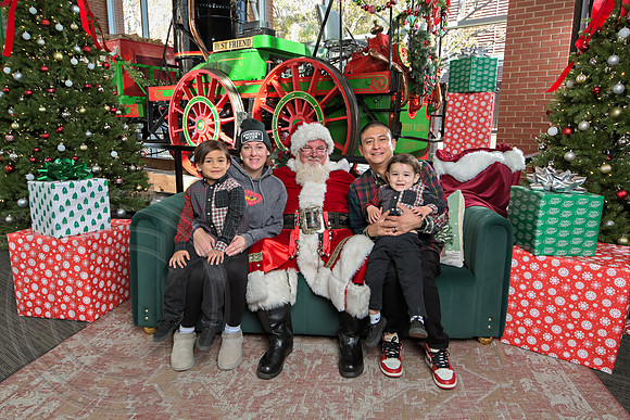 The Charleston Santa 2024-Dec7-1525