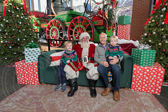 The Charleston Santa 2024-Dec22-3708