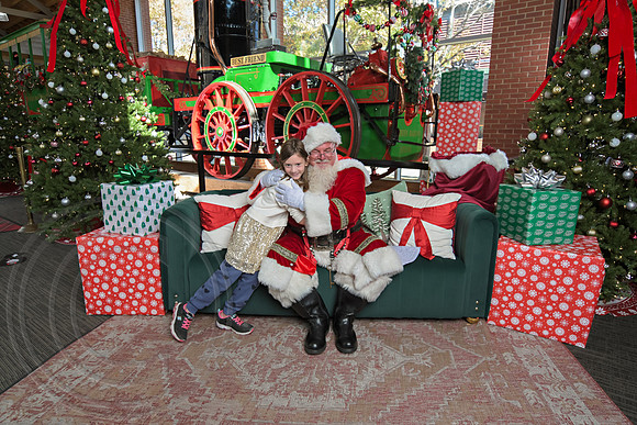 The Charleston Santa 2024-Nov30-0637