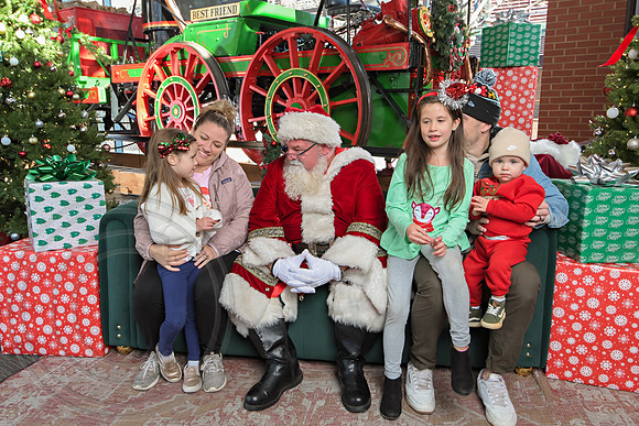 The Charleston Santa 2024-Dec22-3774