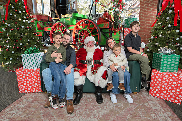 The Charleston Santa 2024-Dec7-1549