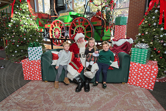 The Charleston Santa 2024-Dec1-0977