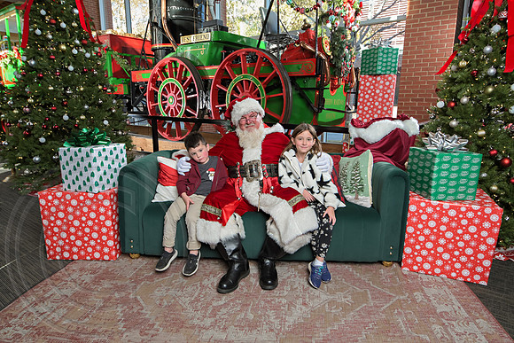 The Charleston Santa 2024-Dec7-1702
