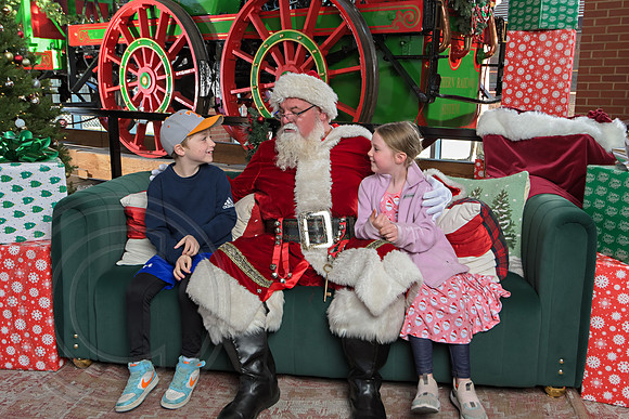 The Charleston Santa 2024-Dec22-3712