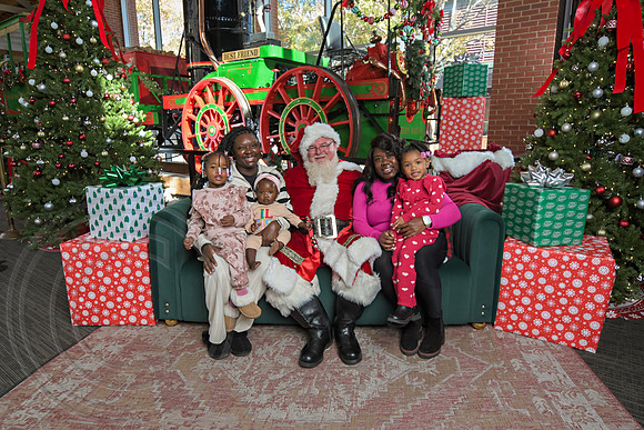 The Charleston Santa 2024-Nov30-0625