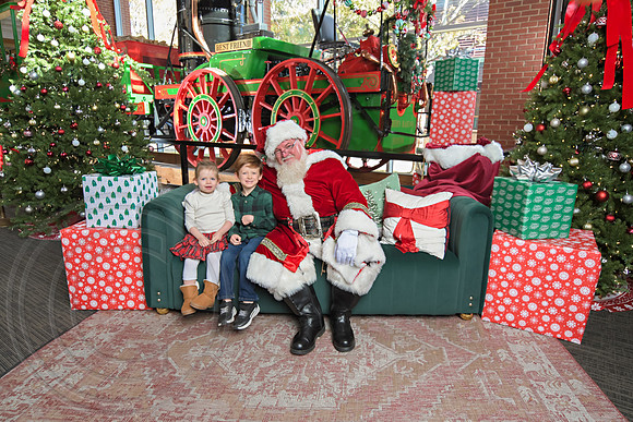 The Charleston Santa 2024-Nov30-0552