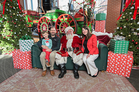The Charleston Santa 2024-Dec22-3927