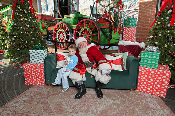 The Charleston Santa 2024-Dec15-3148