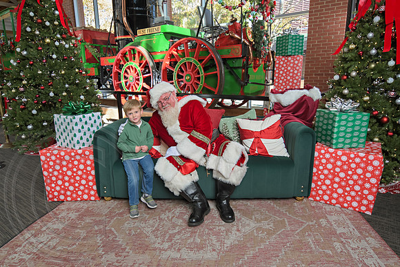 The Charleston Santa 2024-Nov30-0657