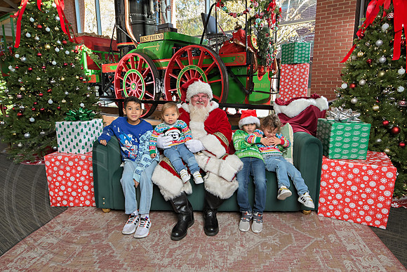 The Charleston Santa 2024-Dec7-1333