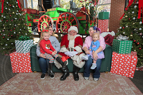 The Charleston Santa 2024-Nov30-0653