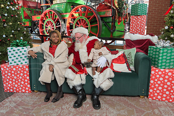 The Charleston Santa 2024-Dec22-3864